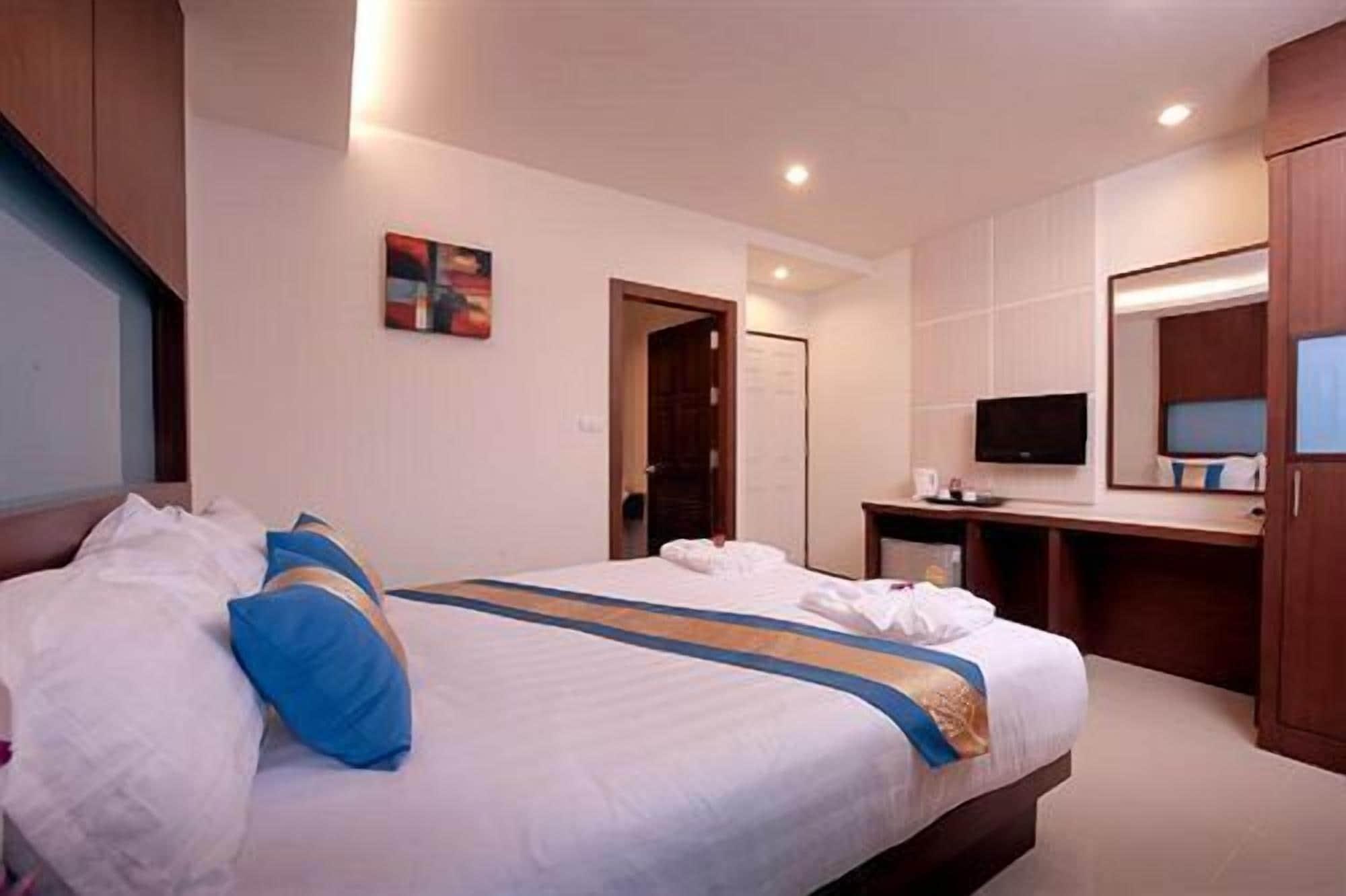Отель Tuana Blue Sky Patong Экстерьер фото