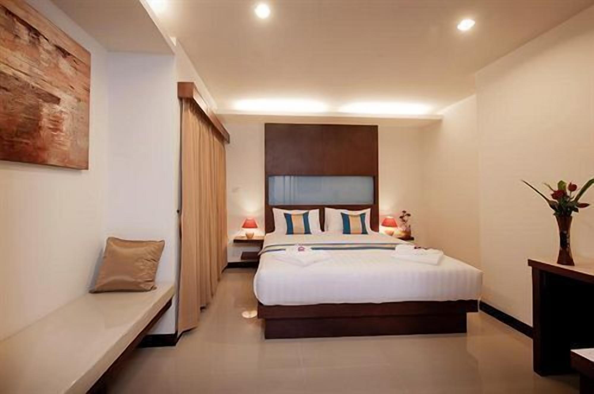 Отель Tuana Blue Sky Patong Экстерьер фото