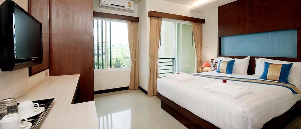 Отель Tuana Blue Sky Patong Экстерьер фото