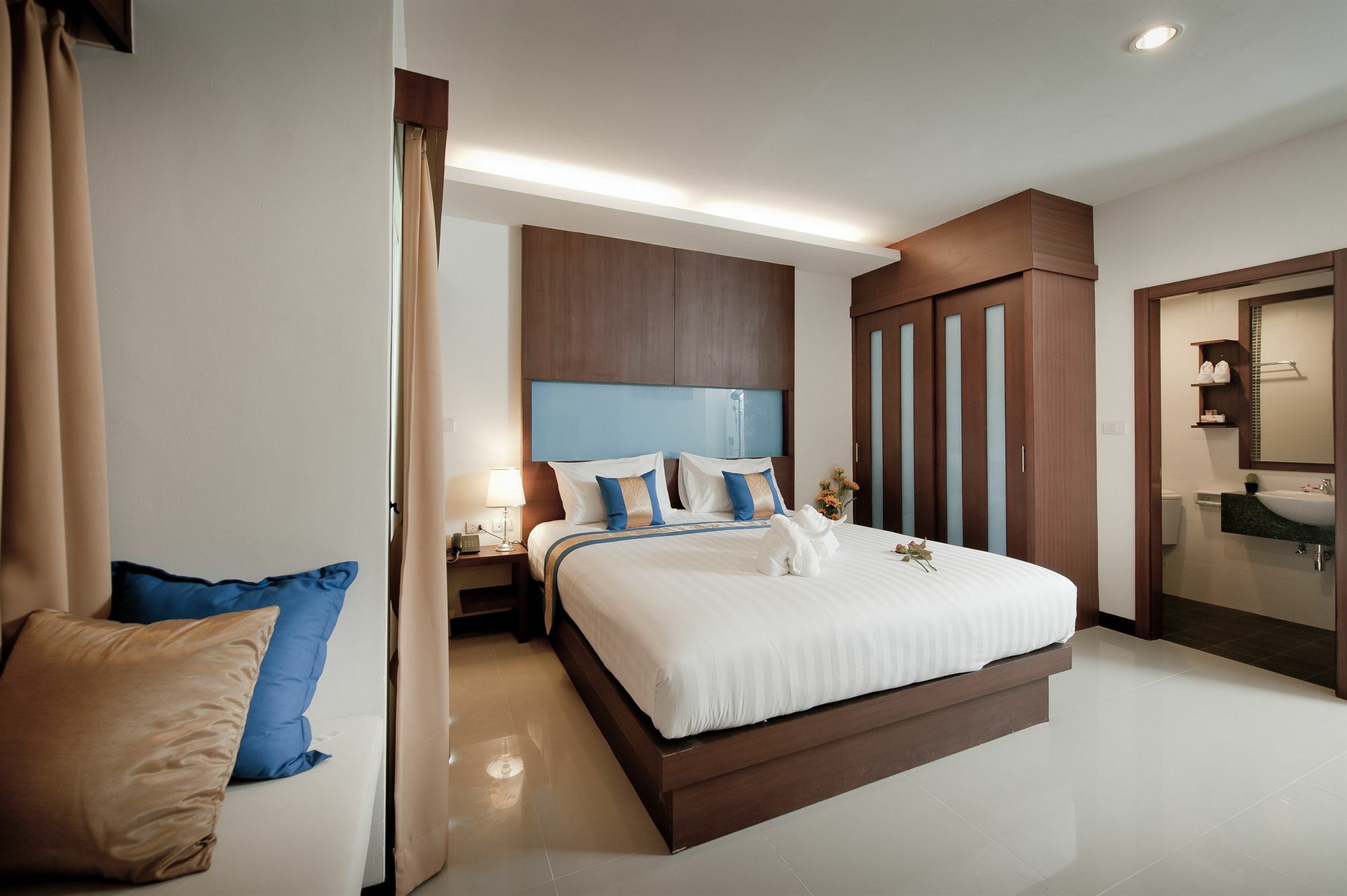 Отель Tuana Blue Sky Patong Экстерьер фото