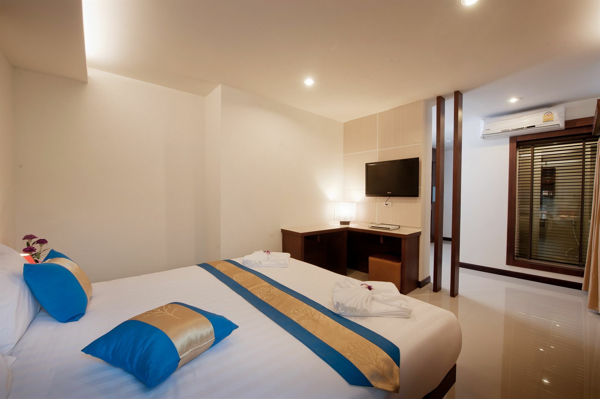 Отель Tuana Blue Sky Patong Экстерьер фото
