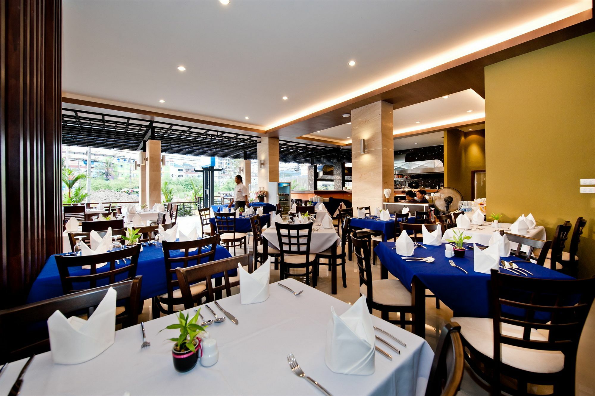 Отель Tuana Blue Sky Patong Экстерьер фото